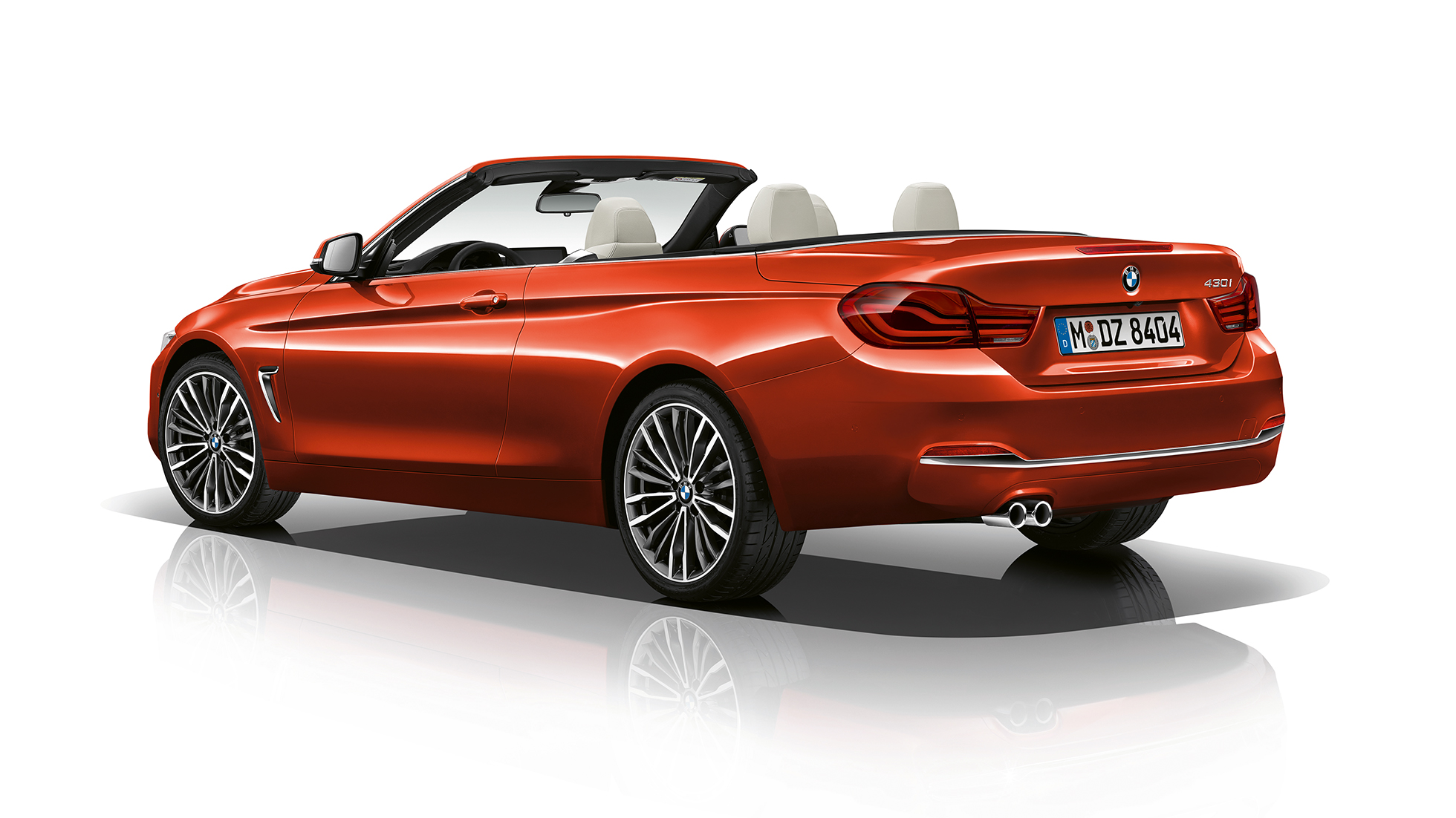 BMW Serie 4 Convertible, toma trasera de tres cuartos del Modelo Luxury Line