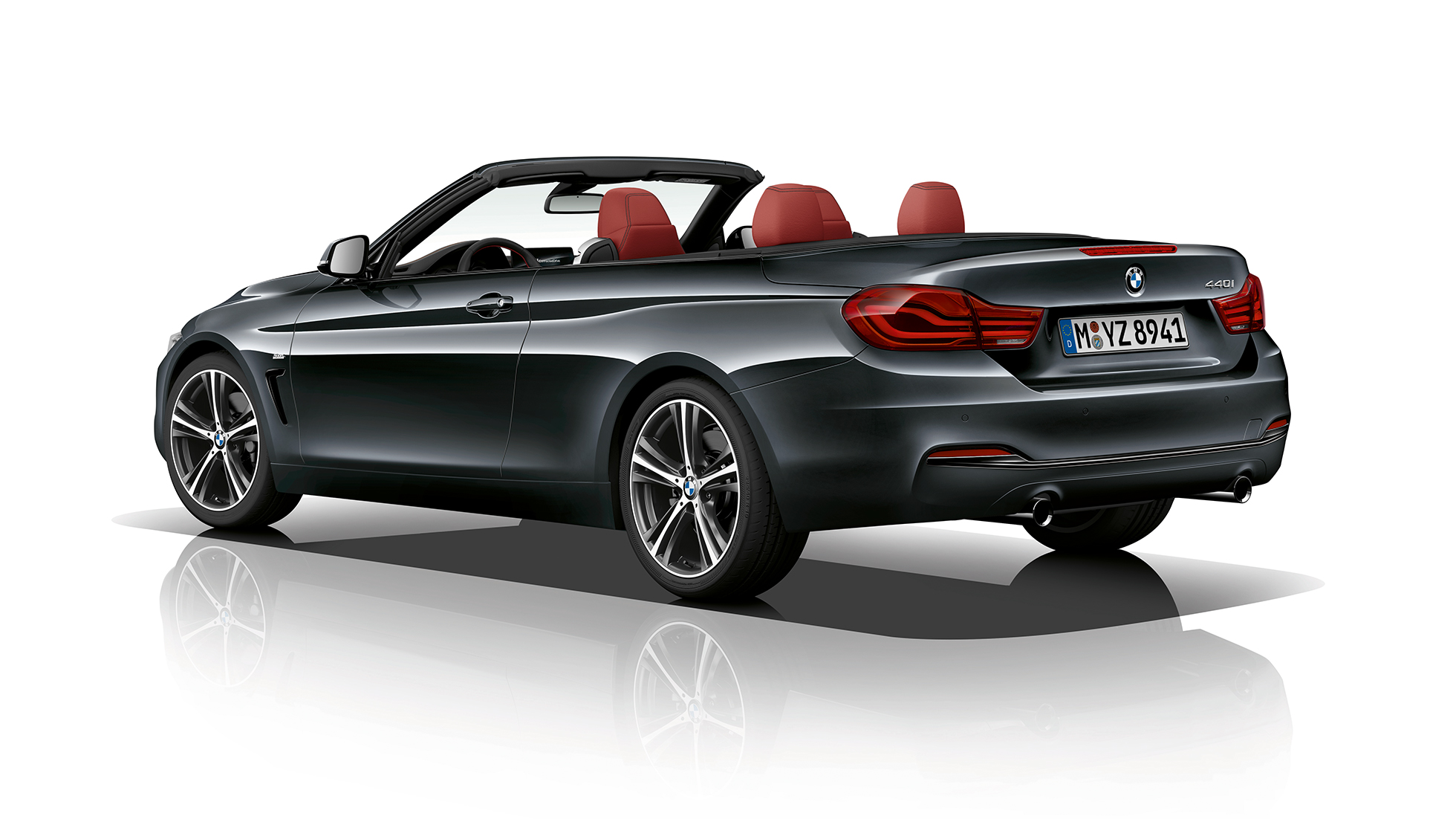 BMW Serie 4 Convertible, toma trasera de tres cuartos del Modelo Sport Line