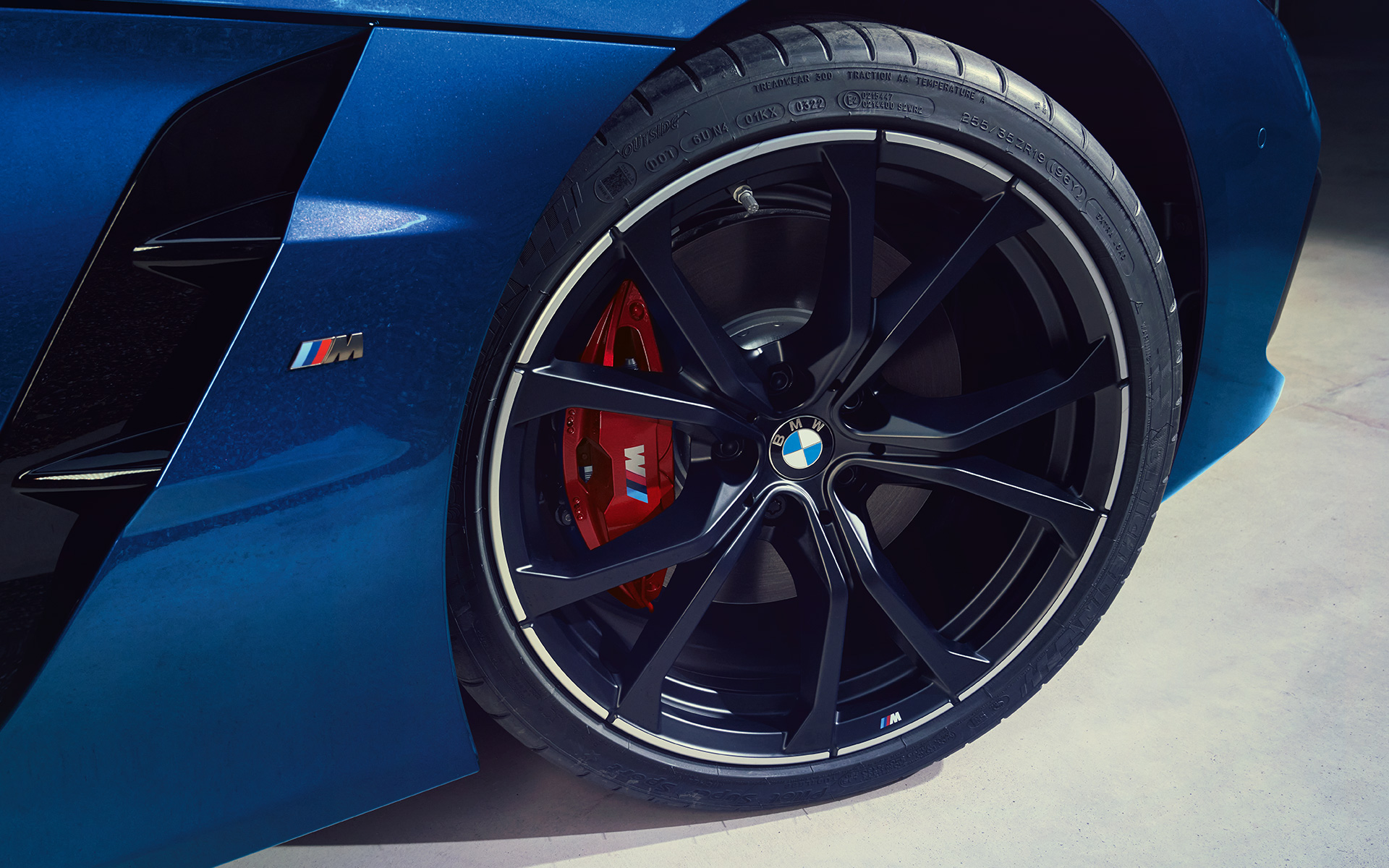 BMW Z4 M40i G29 2022 Portimao Blue, moldura del tubo de escape con forma libre