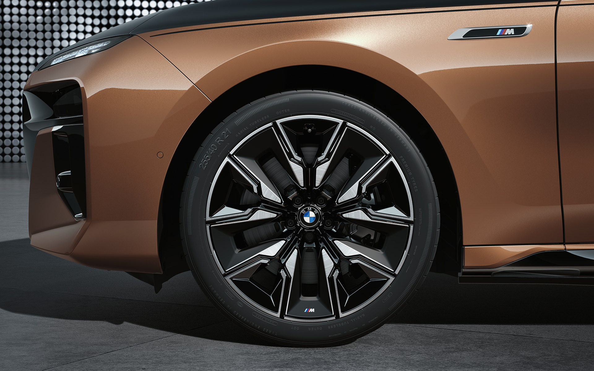 BMW i7 M70 xDrive Berlina G70 Llantas aerodinámicas M de 21 pulgadas 909 M en multicolor