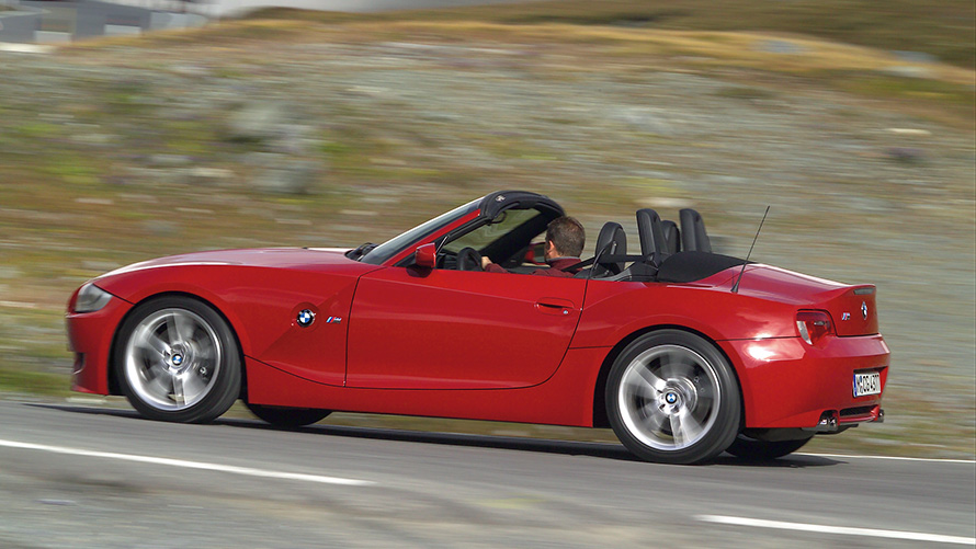 BMW Z4 Roadster (E85) vista de 7/8 del lateral, en marcha BMW Z4 Roadster (E85) vista de 7/8 del lateral, en marcha